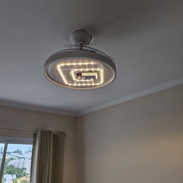 Ventilador de teto com luz de LED