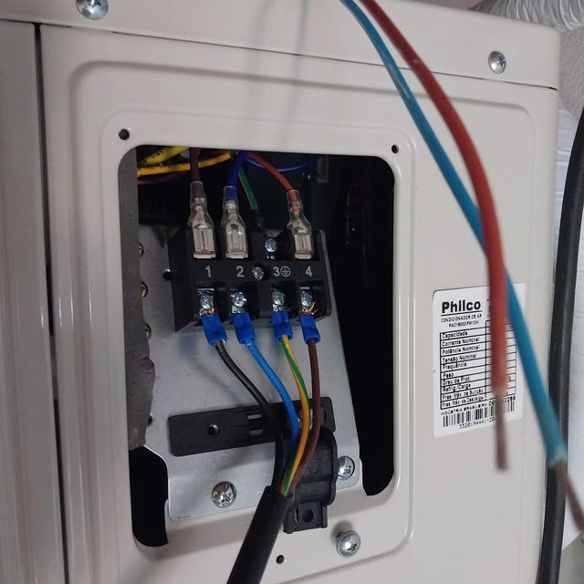 Ligação elétrica de ar-condicionado
