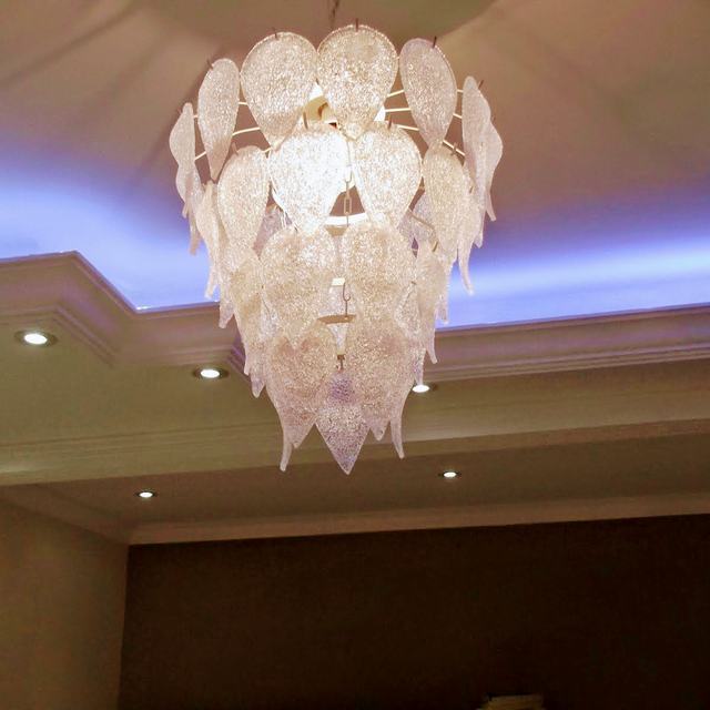 Lustre de cristal com sanca de LED